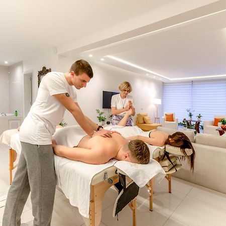 Lux Hedonistic Life Aparthotel Novi Sad Buitenkant foto