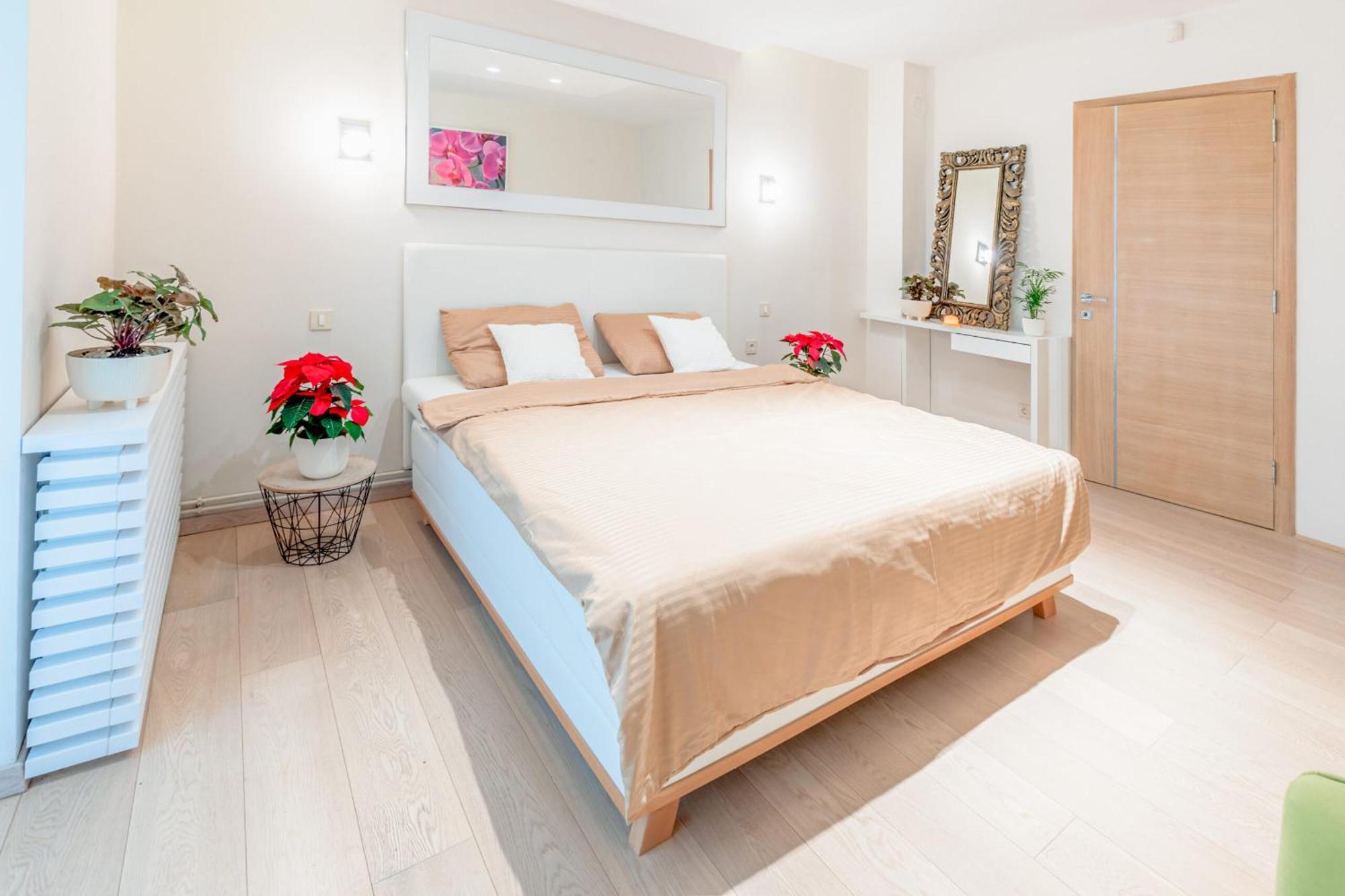 Lux Hedonistic Life Aparthotel Novi Sad Buitenkant foto