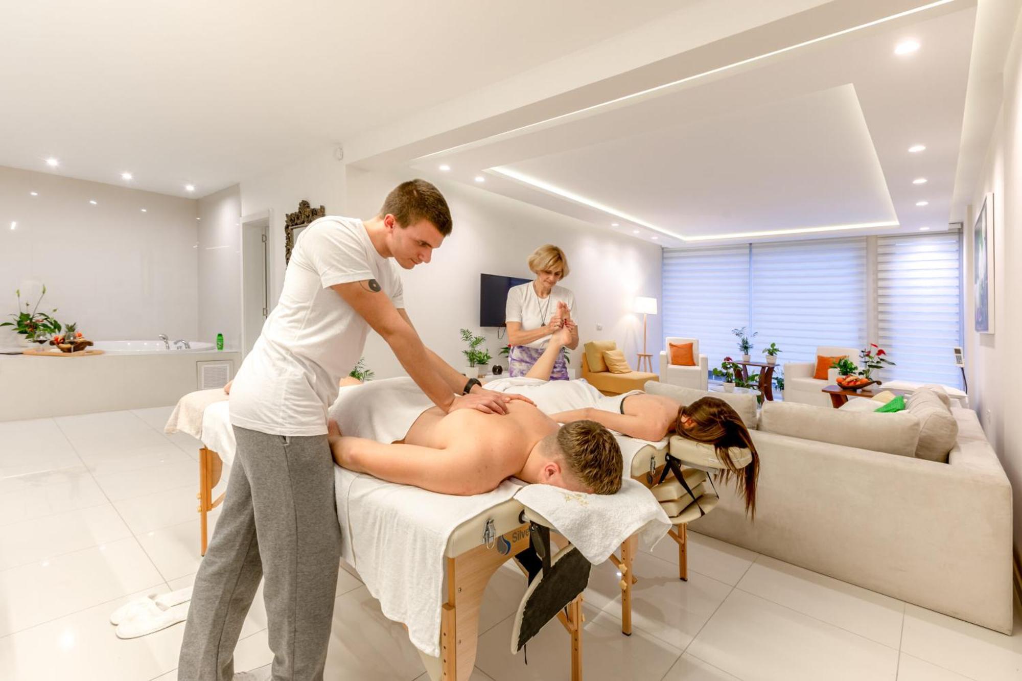 Lux Hedonistic Life Aparthotel Novi Sad Buitenkant foto